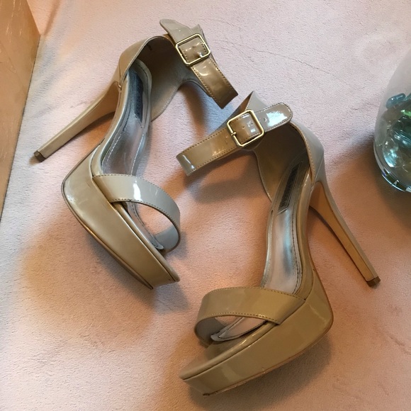 Steve Madden Heel / Pump - Cream, size 7.5 - Picture 3 of 6